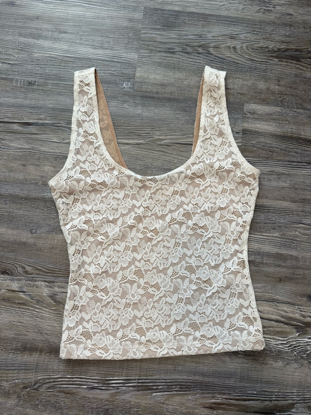 Good American Lace Scoop Neck Tank Top in Cream and Nude Xsmall